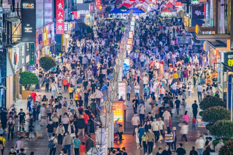 YISHION以純,三思,中街,近500平米,裸眼3D大屏,造新商業場景