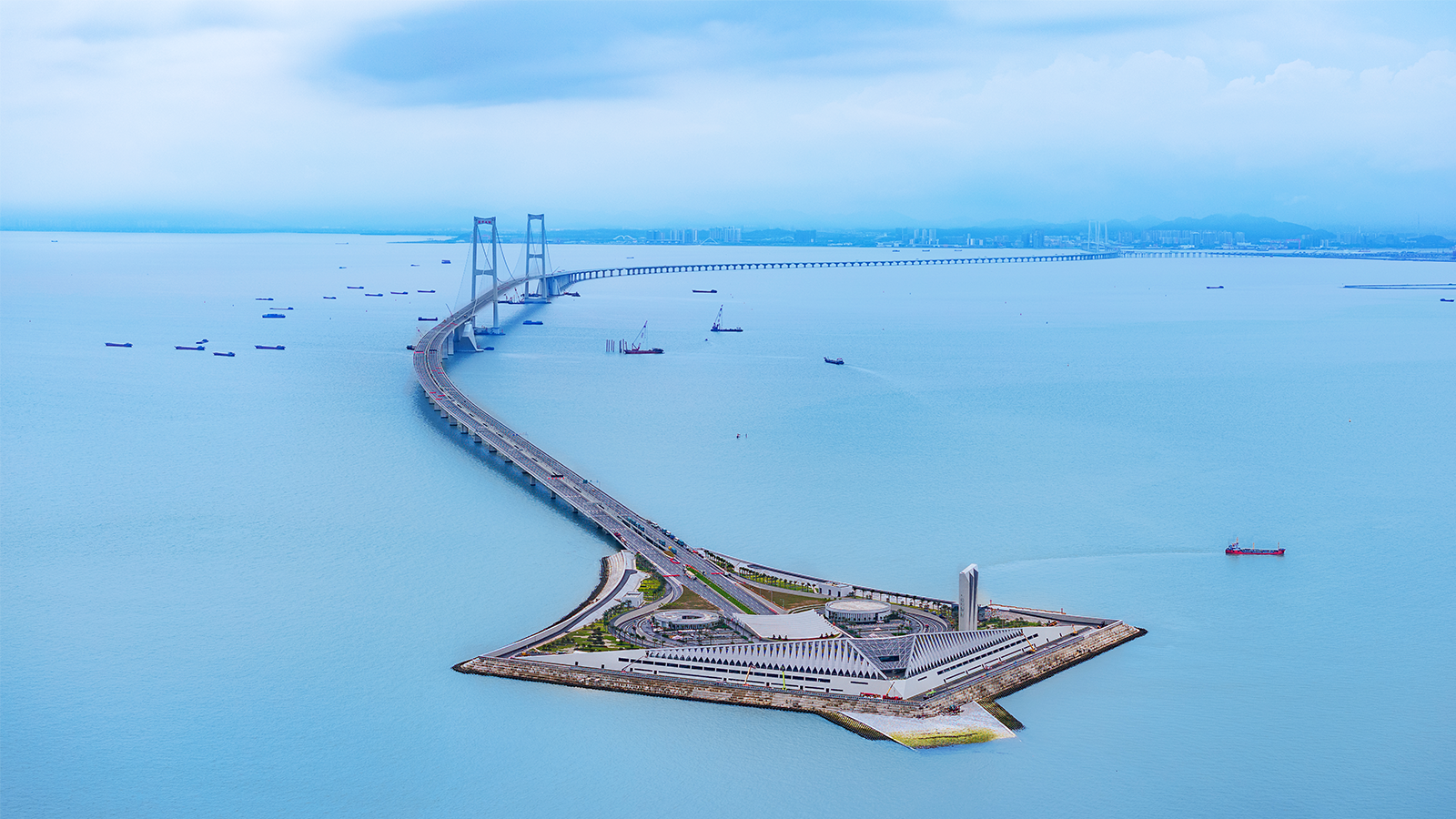 中國網報道,深中通道今通車,繼港珠澳大橋后,上海三思,再度點亮超級工程