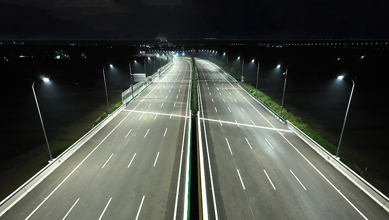 三思,LED路燈,以科技之光,點亮,智慧道路,行業新標桿